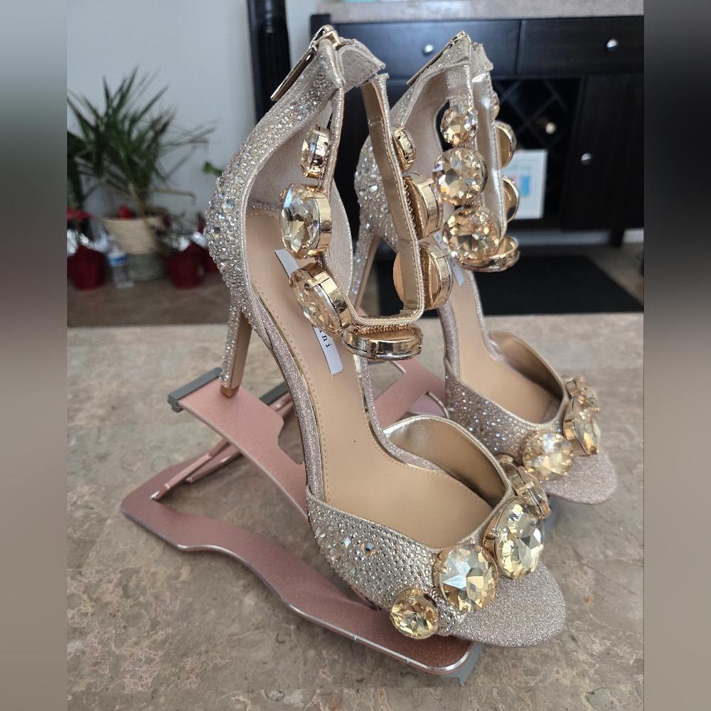Gianni Bini Oaklynn rhinestone jeweled ankle cuff dress sandals in gold.  Size 9